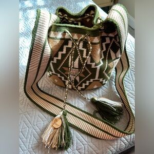 Handwoven Mochila Wayuu crossbody bag